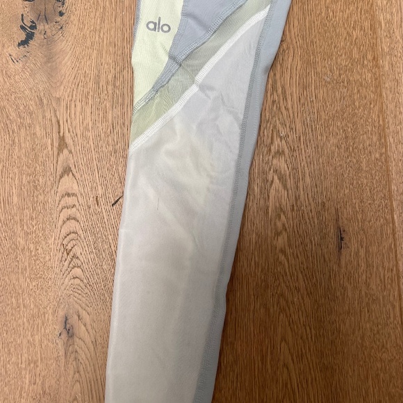 Alo leggings XS - Picture 3 of 3